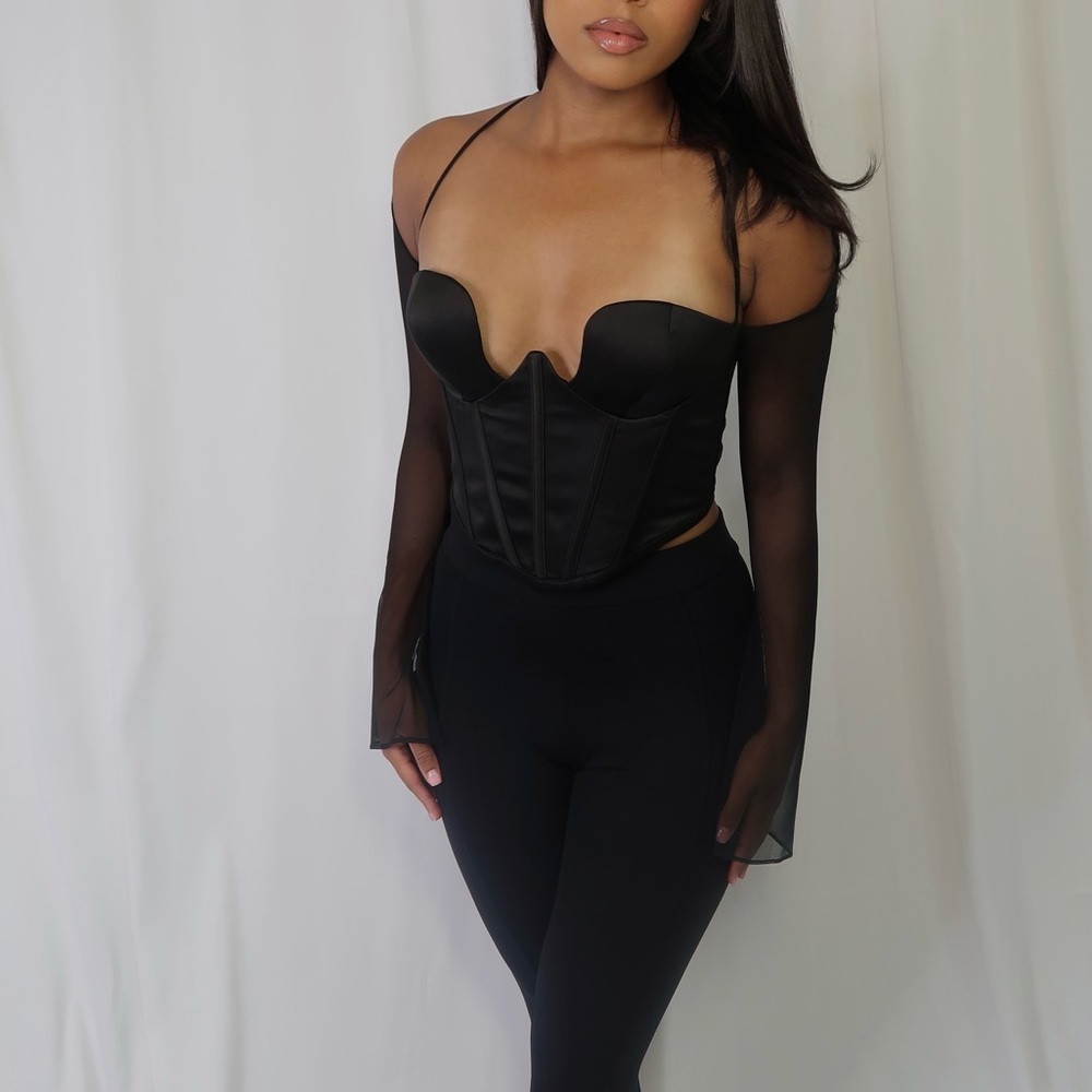 Miss circle black top